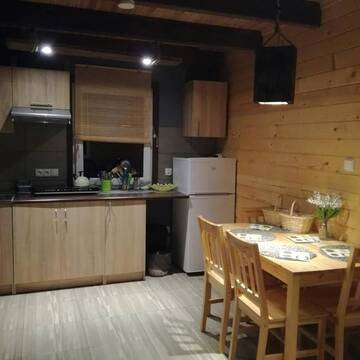 Фото номера Шале с двумя спальнями Лоджи Bojkówka Domki Wypoczynkowe г. Балигруд 10